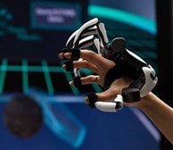 Kiosque K: Exercices dans un environnement virtuel avec un gant souple robotisé